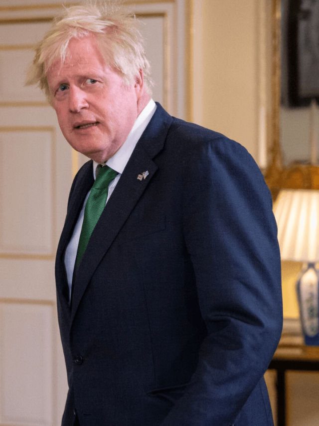 Boris Johnson resigns, remaining British PM until a new one is elected