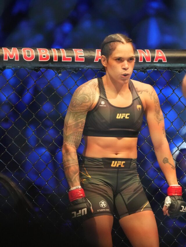 Amanda Nunes Wins A Dominant Decision Over Julianna Pena At UFC 277
