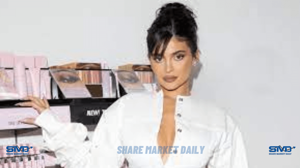 MAMA Kylie Jenner Reveals Post-baby Curves In Plunging White Dress While Partying With Daughter Stormi, 4
